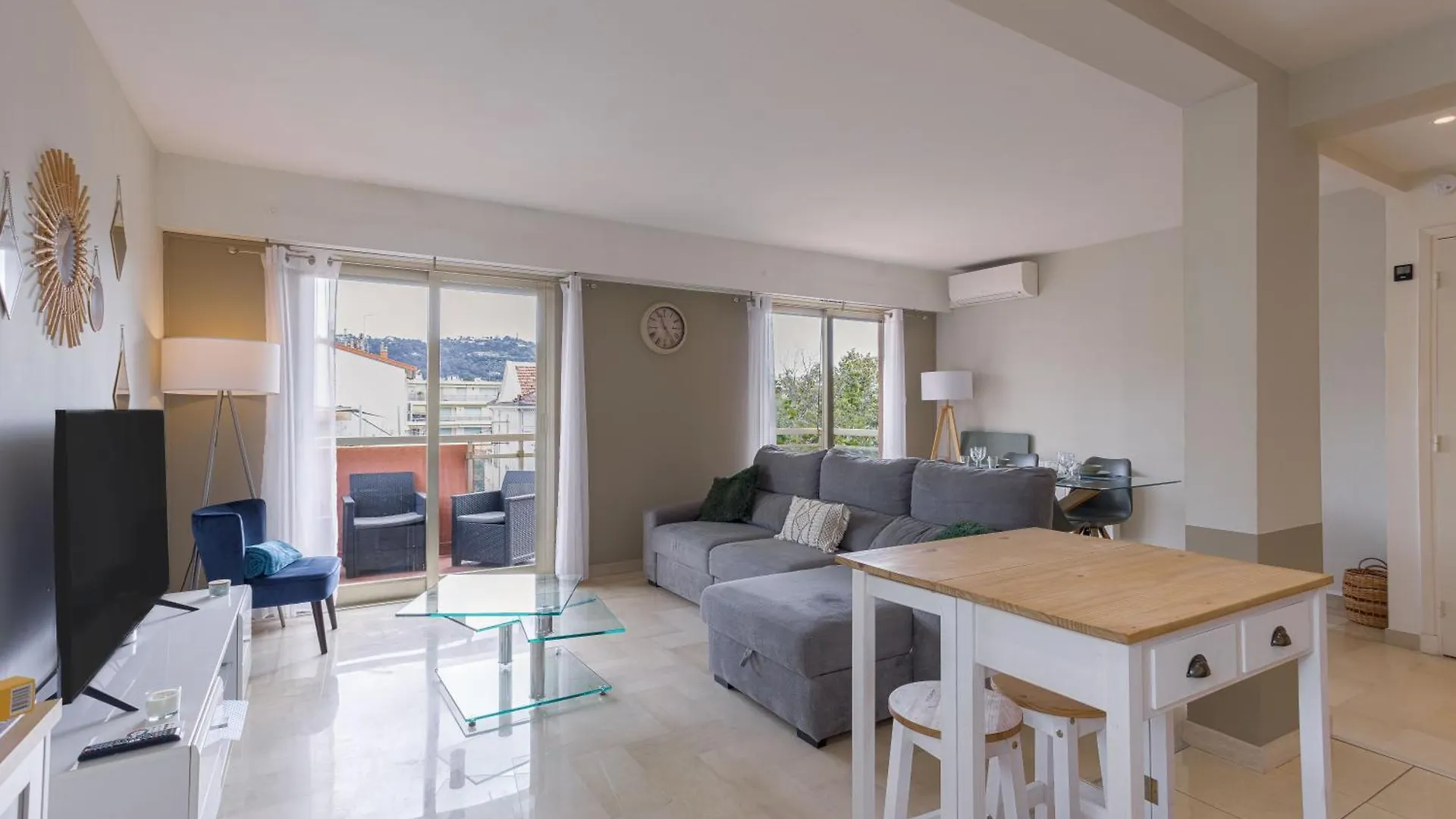 Apartment Cannes 77 - Terrasse, Spacieux, Clim, Paisible France