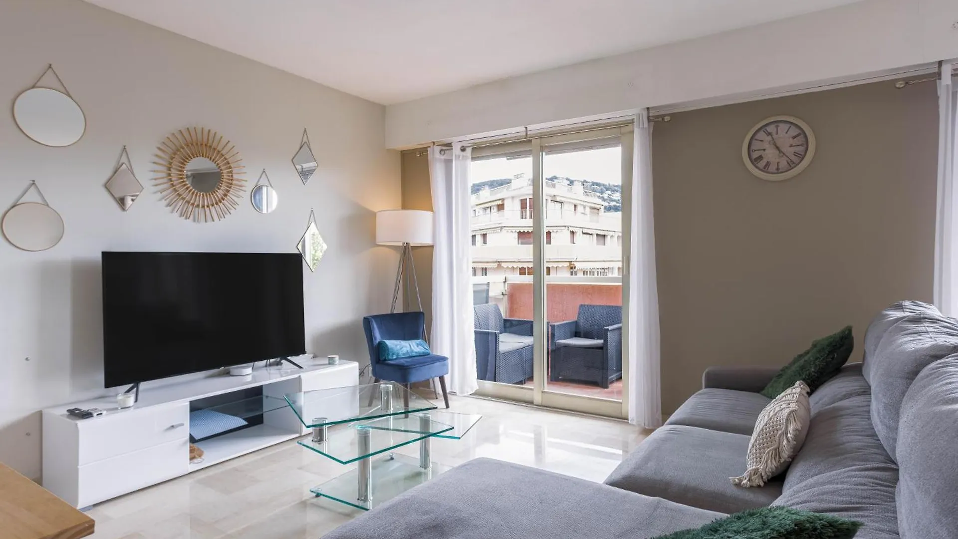 Cannes 77 - Terrasse, Spacieux, Clim, Paisible Apartment