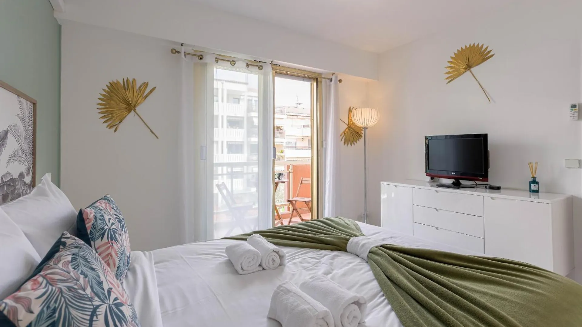Apartment Cannes 77 - Terrasse, Spacieux, Clim, Paisible France